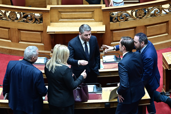 Οι αστοχίες της Επιτροπής Διεύρυνσης χαλούν το κλίμα στη Χαριλάου Τρικούπη