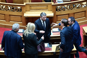 Οι αστοχίες της Επιτροπής Διεύρυνσης χαλούν το κλίμα στη Χαριλάου Τρικούπη