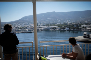 Μόλις... 2.000 ευρώ για τραπέζι το Πάσχα σε γνωστό μαγαζί της Πάρου