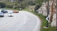 Λιμανάκια: Επικίνδυνος οδηγός έκανε ελιγμούς και έβγαινε στο αντίθετο ρεύμα εν μέσω κίνησης (βίντεο)