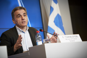 Ο Τσακαλώτος «ξαναχτυπά» για τον αρραβώνα της Γιόχανσον: «Είμαστε αριστεροί και δεν ζηλεύουμε»