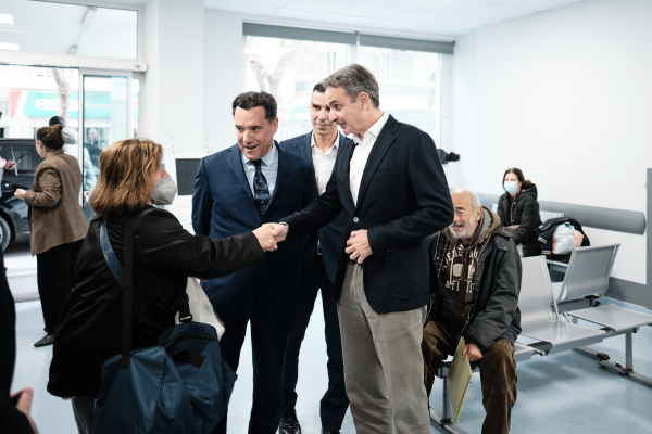Επίσκεψη Μητσοτάκη στο νέο ΤΕΠ του νοσοκομείου «Ερυθρός Σταυρός» (Εικόνες)