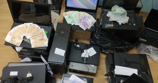 Μεγάλη επιχείρηση της ΕΛ.ΑΣ. και συλλήψεις για κύκλωμα με "φρουτάκια" σε όλη την Ελλάδα