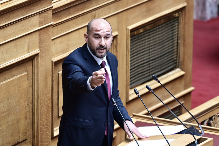 Τζανακόπουλος: Η ΝΔ στρώνει τον νομικό διάδρομο για την απαλλαγή Τριαντόπουλου- Καραμανλή