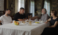 «Δύο Μαύρα Πουκάμισα»: Μαρκέλλα και Μανούσος, ένα ατύχημα τους φέρνει πολύ κοντά