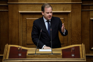 Καραμανλής: Παίρνει πίσω τα περί «αποβρασμάτων της κοινωνίας»