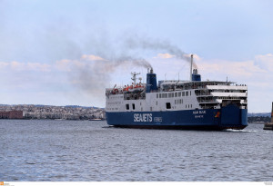 Μηχανική βλάβη εν πλω για το AQUA BLUE, ταλαιπωρία για τους επιβάτες