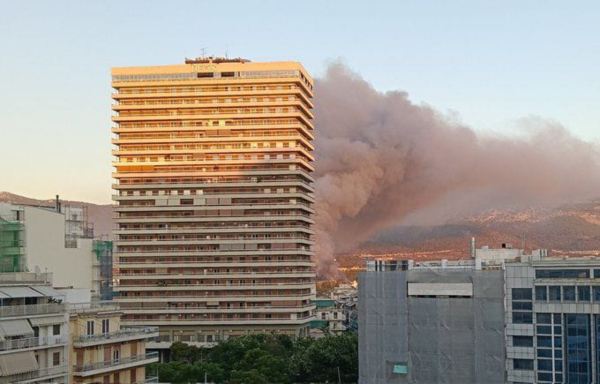Φωτιά τώρα στο Γουδί: Ξέσπασε σε κτίριο στο Μπάντμιντον - Μήνυμα από το 112