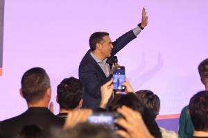 Όλες οι δυνάμεις για την επιτυχία του Θησείου – Το όνομα, η διακήρυξη και ο «ύμνος» του κόμματος Τσίπρα