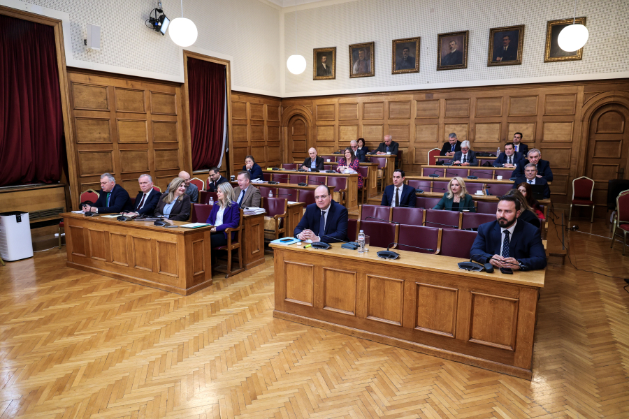 Αυλαία και επίσημα στην εξεταστική για τον ΟΠΕΚΕΠΕ - Συγκάλυψη καταγγέλλει η αντιπολίτευση