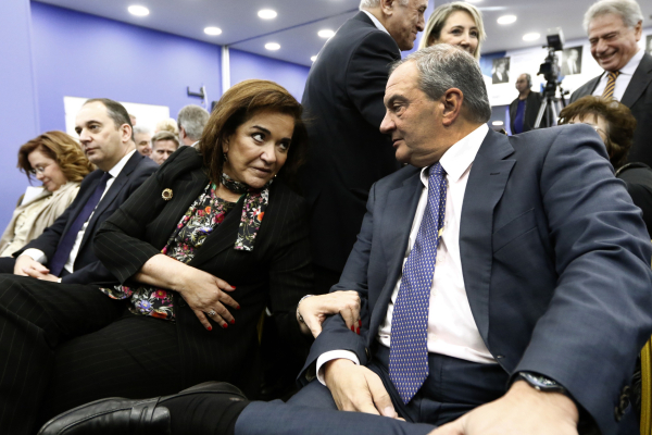 «Όχι» Καραμανλή σε Ντόρα για το Συνέδριο της ΝΔ