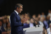 Η κυβέρνηση μοίρασε 5 δισ. σε 24 μήνες και έχασε 13 μονάδες – Το νέο «στοίχημα» με τα 2 δισ. της ΔΕΘ