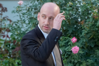 «Στο μυαλό του Τραμπ»: Ο (κακός) σύμβουλος πίσω από τις πιο αμφιλεγόμενες πολιτικές του προέδρου των ΗΠΑ