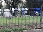 Γάλλος δημοτικός σύμβουλος: Βγάλτε τα χρυσά δόντια των Ρομά για να τους πληρώσουμε στέγη και τροφή
