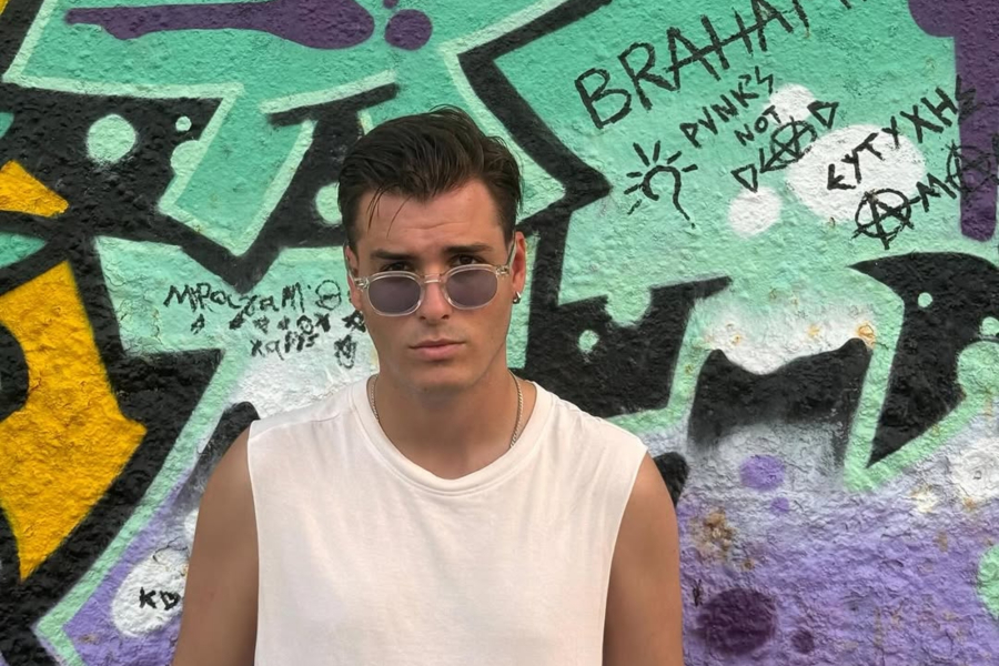 «Όπου Υπάρχει Ελλάδα»: Στάση στην οικογενειακή ταβέρνα του Στέφανου Πιτσίνιαγκα στο Γύθειο (Βίντεο)