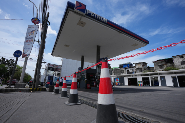 Politico: Οι χώρες της G7 εξετάζουν τη χρήση έκτακτων αποθεμάτων πετρελαίου λόγω εκτόξευσης των τιμών