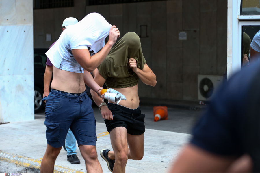 «Καταπέλτης» τα προφυλακιστήρια των 105 χούλιγκαν: «Έδρασαν ως εγκληματική οργάνωση, χτυπούσαν με μανία»