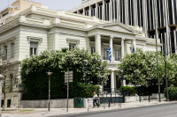 Εξωτερική πολιτική: Κάτω από τη βάση η κυβέρνηση