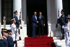 Τσίπρας: «Ορόσημο» η επίσκεψη Μακρόν στην Αθήνα