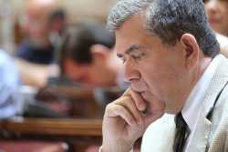 Ποινική δίωξη για δύο κακουργήματα σε βάρος του Αλ. Μητρόπουλου