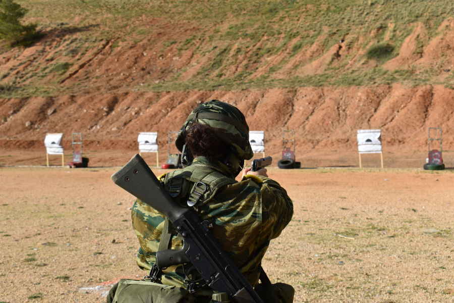 Ένοπλες δυνάμεις: Θητεία μόνο στον στρατό ξηράς, μεγάλη αύξηση στους φαντάρους