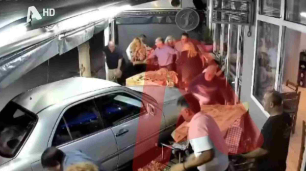 Θεσσαλονίκη: Μεθυσμένος οδηγός «μπούκαρε» σε κατάστημα και τραυμάτισε τρεις ανθρώπους (Βίντεο)