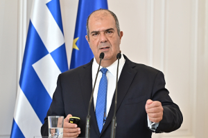 Επίτιμος δημότης Σπετσών ο Sir Στέλιος Χατζηιωάννου – Νέα προκήρυξη για γιατρούς στα μικρά νησιά