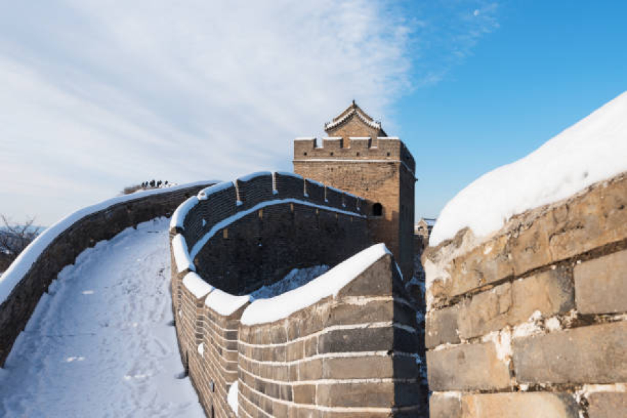 «Πάγωσε» μέχρι και το Σινικό Τείχος στο Πεκίνο από τις χαμηλές θερμοκρασίες