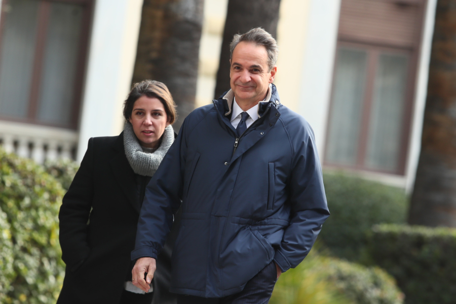 Κρίσιμες συνομιλίες πριν φύγει για Νταβός