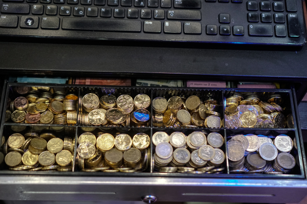 Μετρητά σε κόντρα με το ψηφιακό ευρώ - Τι αλλάζει στις συναλλαγές