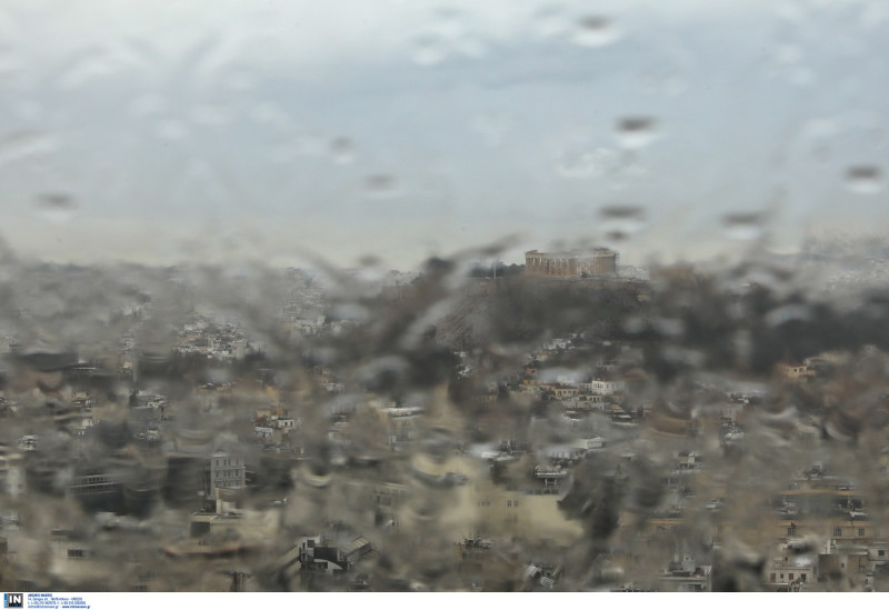 Καιρός: Θυελλώδεις άνεμοι και ισχυρά φαινόμενα στην Αττική κατά τη διάρκεια της νύχτας