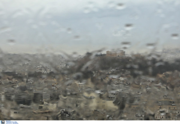 Καιρός: Θυελλώδεις άνεμοι και ισχυρά φαινόμενα στην Αττική κατά τη διάρκεια της νύχτας