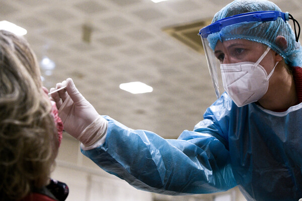 Κορονοϊός: 4.761 νέα κρούσματα, 26 θάνατοι και 185 διασωληνωμένοι