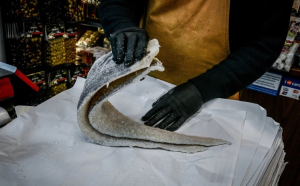 Πόσο κοστίζει ο μπακαλιάρος για την 25η Μαρτίου