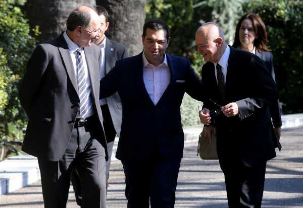 Ανασχηματισμός πολιτικών ελιγμών λέει το Spiegel