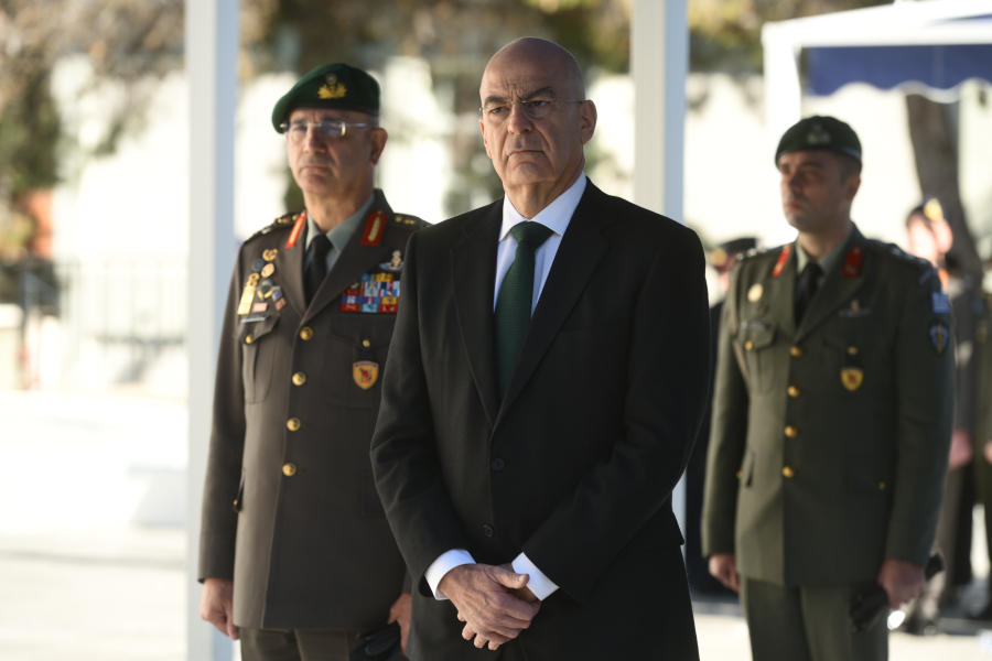 Ούτε ένα χτύπημα σε πρώτη σελίδα οι επιθέσεις κατά Δένδια