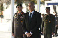 Ούτε ένα χτύπημα σε πρώτη σελίδα οι επιθέσεις κατά Δένδια