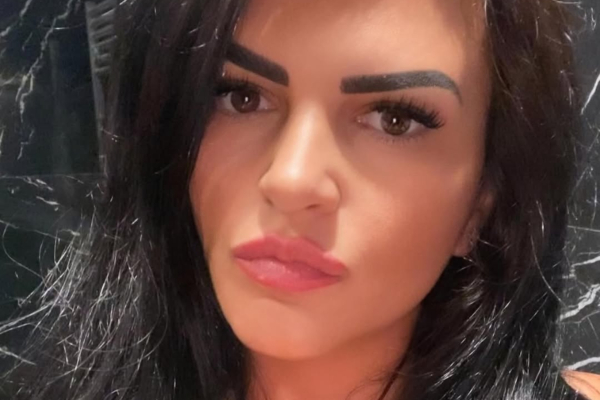 Έξαλλη η Δήμητρα Κατσαφάδoυ για το πρόστιμο στη La Vie En Rose (βίντεο)