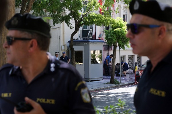 Ένταση χθες το βράδυ στην τουρκική πρεσβεία στην Αθήνα