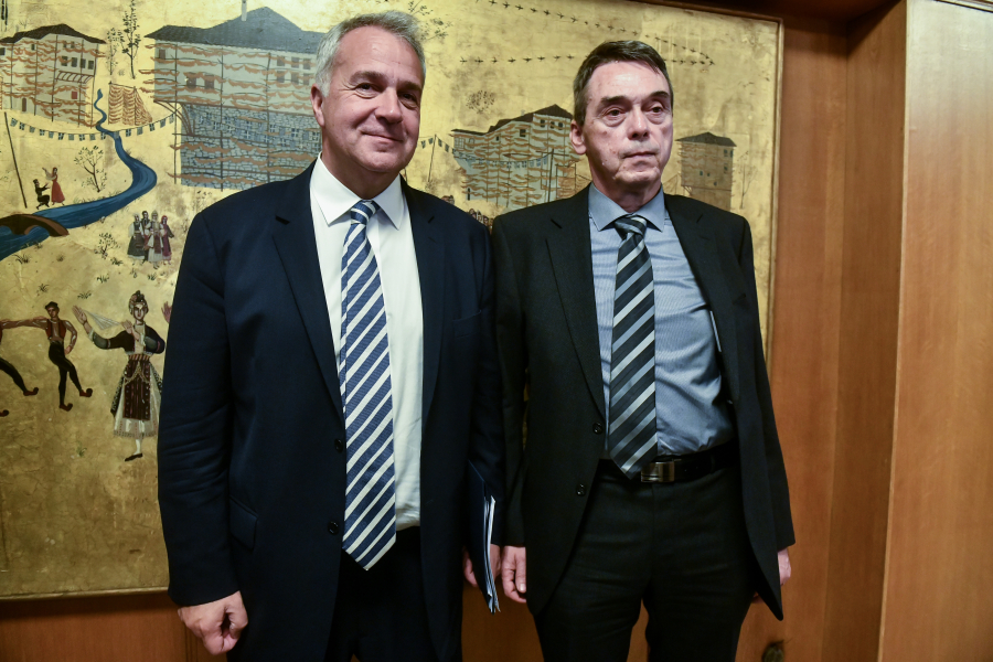 «Καταπέλτης» ο Βάρρας για τον Βορίδη: «Εκτελεστής της παραίτησής μου» - Η παρέμβαση Στρατάκου για την γυναίκα του «φραπέ»