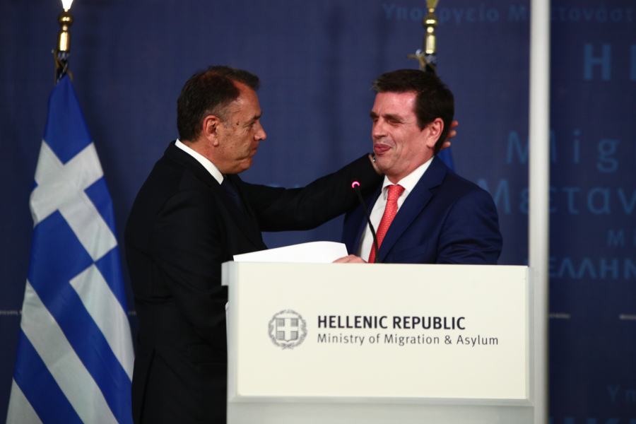 Καιρίδης - Τελετή παράδοσης στο υπουργείο Μετανάστευσης: «Ήρθε η ώρα και για μένα να γίνω τέως υπουργός»