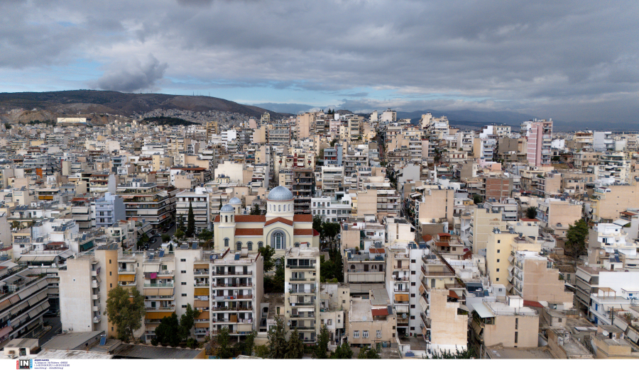 «Σπίτι μου 2»: Λάθος πετάει εκτός εκατοντάδες μονογονεϊκές οικογένειες, γιατί κολλάνε οι αιτήσεις