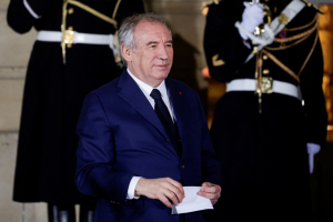 Γαλλία: Ορκίστηκε πρωθυπουργός ο Μπαϊρού, παραμένει εύθραυστη η πολιτική κατάσταση