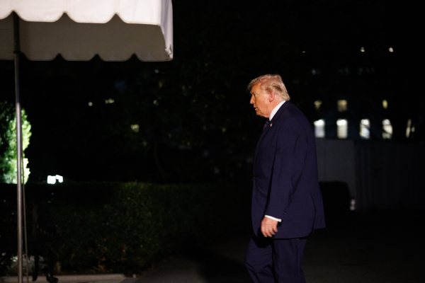 Σχέδιο απόσυρσης από τον πόλεμο στο Ιράν ψάχνει ο Ντόναλντ Τραμπ