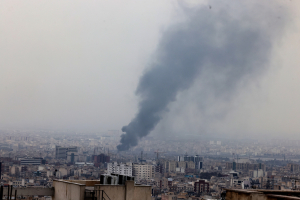 Πόλεμος στη Μέση Ανατολή: Νέες επιθέσεις στην Τεχεράνη, σειρήνες ξανά στο Ισραήλ