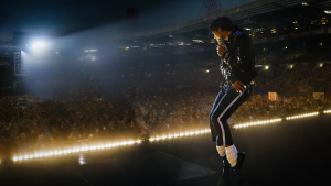 Ο «βασιλιάς της ποπ» κάθεται στον θρόνο του στο επίσημο τρέιλερ του «Michael»