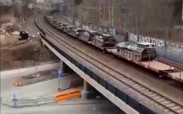 Η Φινλανδία μεταφέρει άρματα για προγραμματισμένη άσκηση (βίντεο)