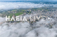 «Εξαφανίστηκε» ο Πύργος: Πυκνή ομίχλη σκέπασε την Ηλεία (εικόνες)