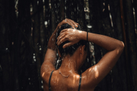 Ντους το πρωί ή το βράδυ; Οι ειδικοί απαντούν