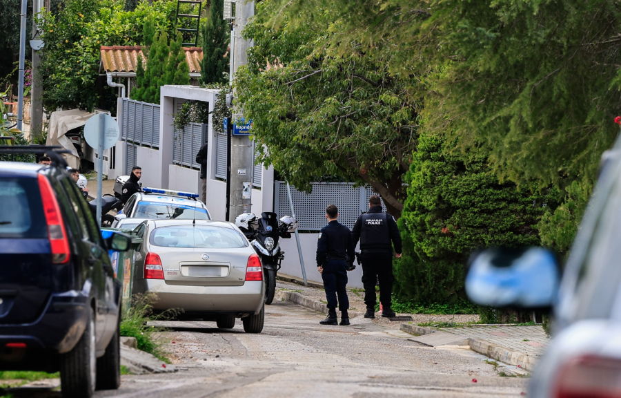 Έγκλημα στη Γλυφάδα: Το 2014 δολοφόνησε τη μητέρα του και σήμερα τον πατέρα του - Το χρονικό